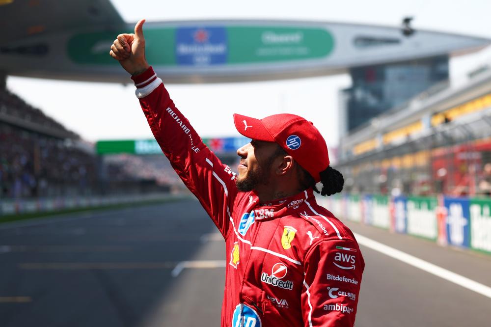 本赛季库追巴同时在场时，勇士攻防效率和净效率均为联盟第二